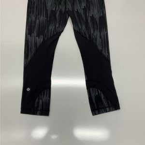 Lululemon run inspire Crop USED Size 4